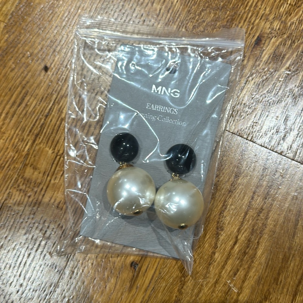 MANGO Pearl Dangle Earrings